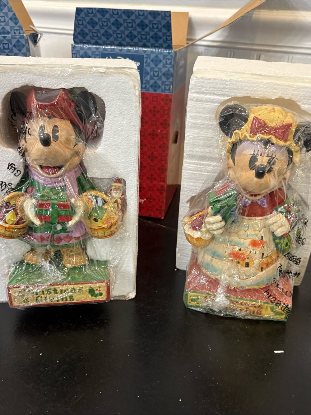 Disney Showcase Jim Shore Mickey & Minnie Christmas Is Giving/Sharing Statues-9"